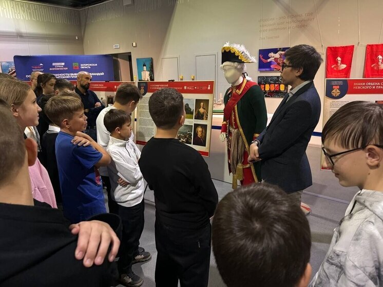 В Мелитополе открылась выставка в честь Александра Невского и Александра Суворова