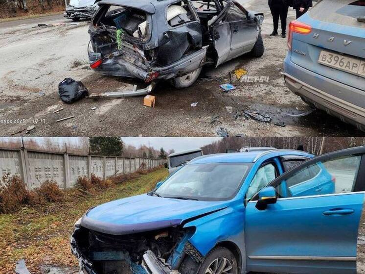 На Восточном шоссе в Новосибирске столкнулись три автомобиля