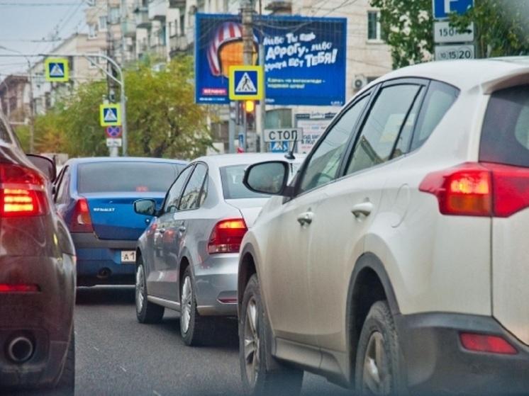 В Волгограде водители-курьеры могут зарабатывать до 180 000 рублей в месяц