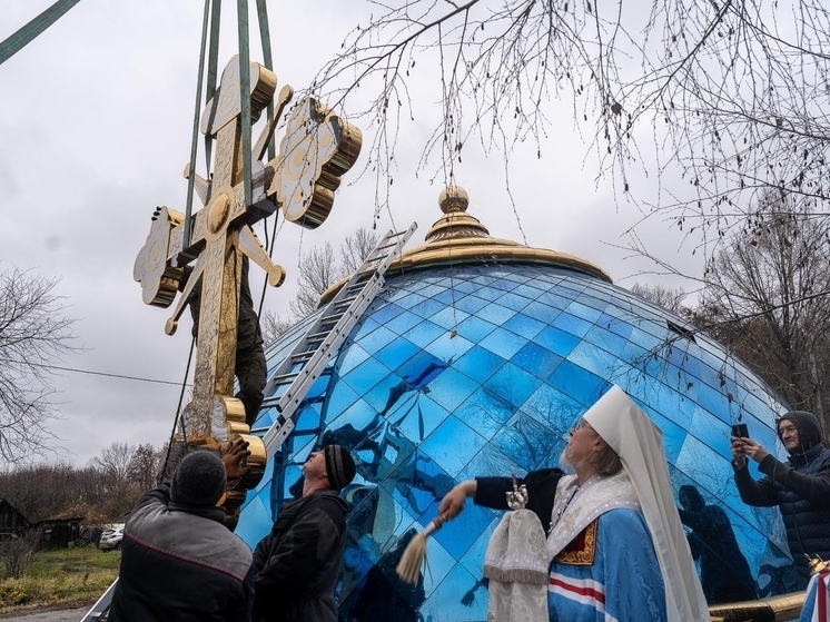 Митрополит Марк освятил крест на колокольне в селе Абрютино под Рязанью