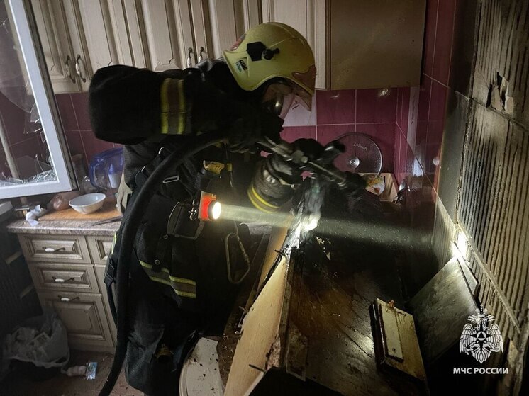 Орловские огнеборцы потушили пожар квартиры в Мценске