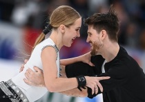 После ритм-танца на этапе Гран-при в Красноярске лидируют Степанова и Букин (84,29), вернувшиеся к соревнованиям после 11-месячного перерыва. Вторые — Кагановская и Некрасов (80,87), третьи — Щербакова и Гончаров (75,52). Все пары представили обновлённые программы, несколько дуэтов улучшили личные рекорды. Завтра пройдёт произвольный танец.