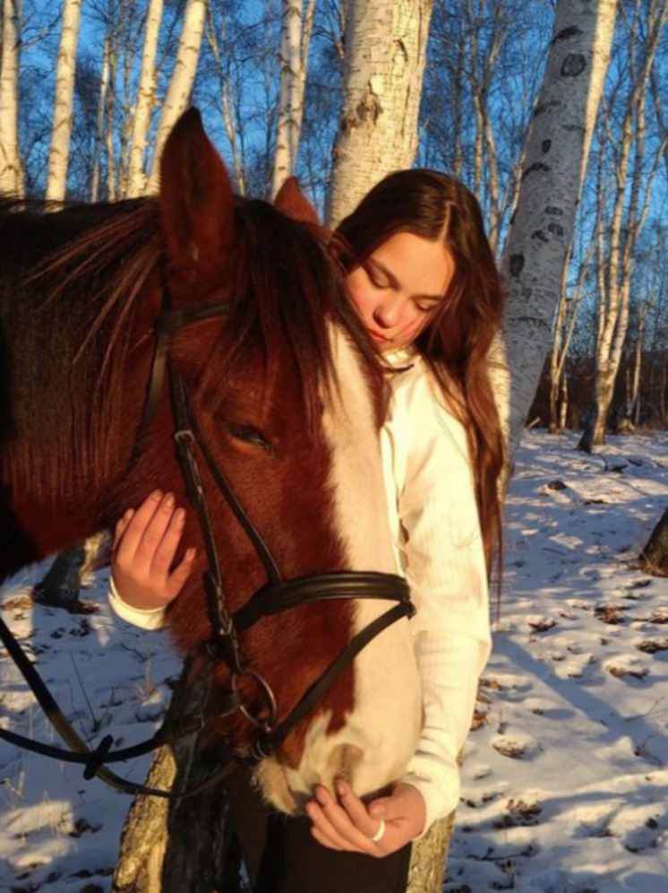 Школьница из бурятского села Оймур вырастила жеребёнка, оставшегося без матери