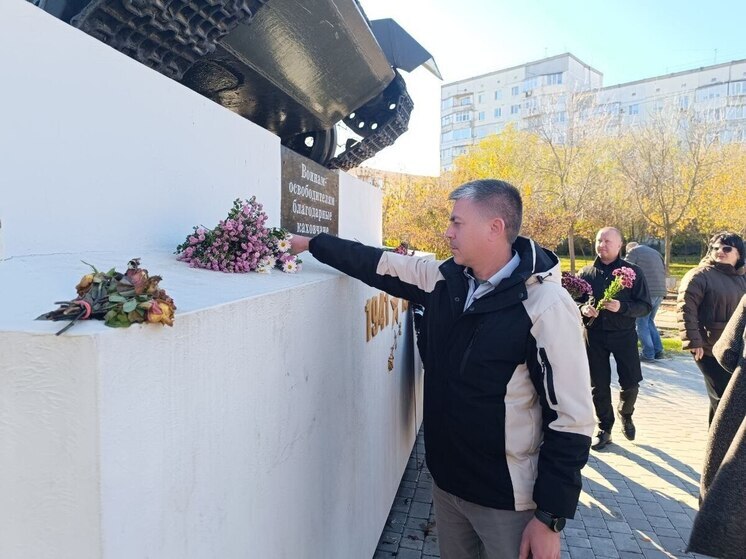 В день освобождения Каховки возложили цветы к мемориалу воинской славы
