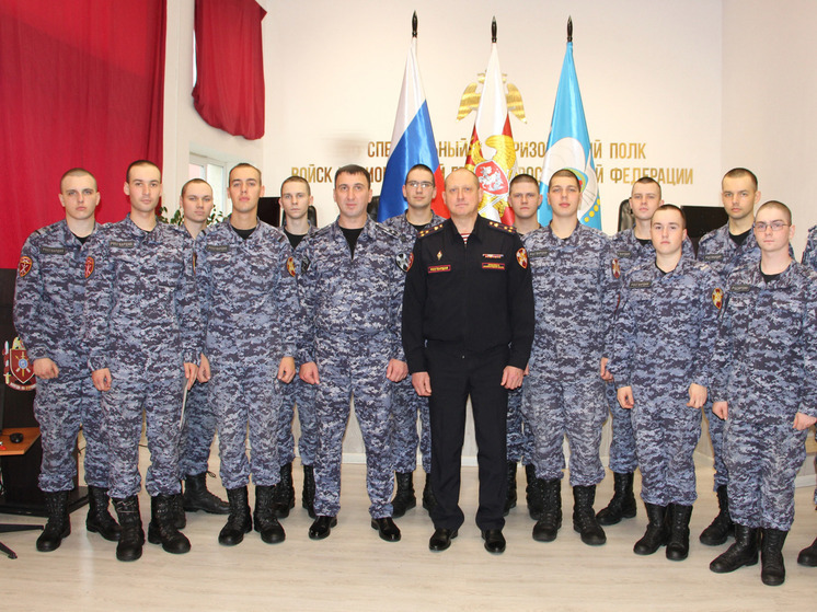 В Калининграде отправили в запас свыше сотни росгвардейцев