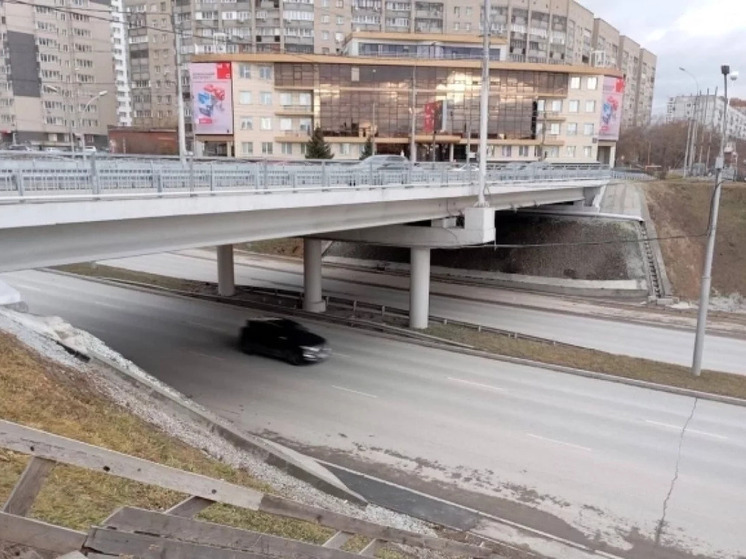 В Новосибирске полностью открыли движение под путепроводом на улице Фрунзе