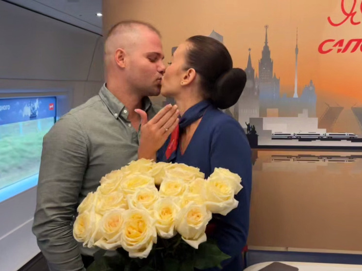 Во время рейса Петербург – Москва парень сделал девушке-проводнице предложение