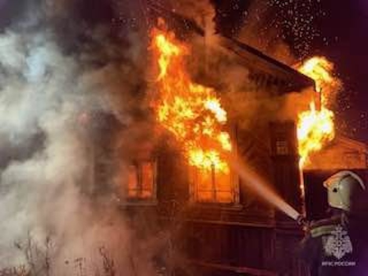 В Тверской области вспыхнул жилой дом