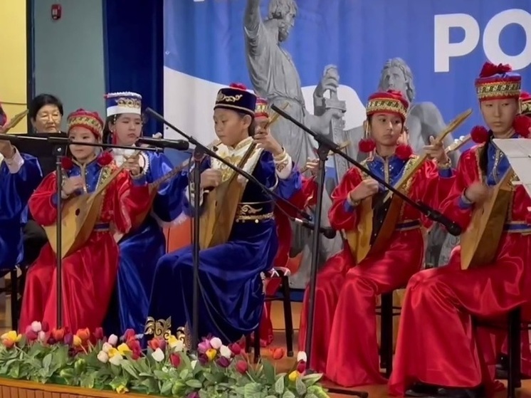 В Яшкуле прошел праздничный концерт ко Дню народного единства