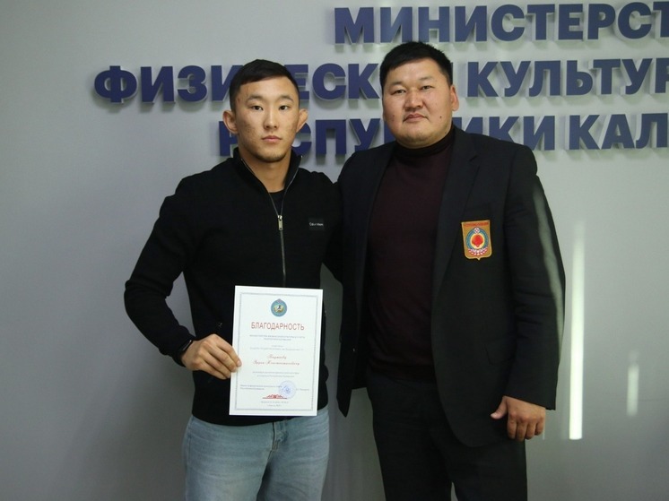 В Элисте прошла встреча с известным самбистом Эрдни Бадмаевым