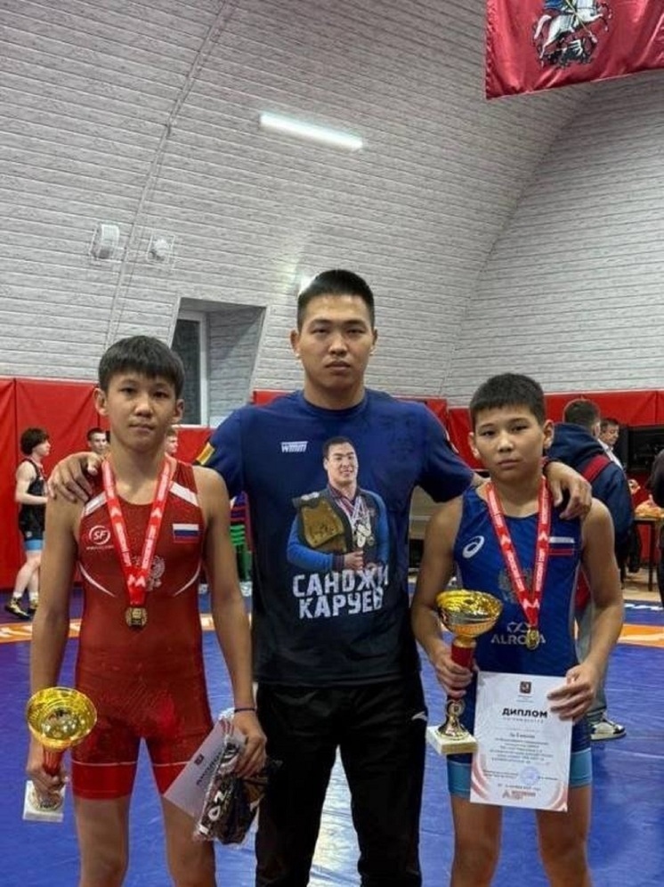 Золотой дубль калмыцких борцов на всероссийском турнире