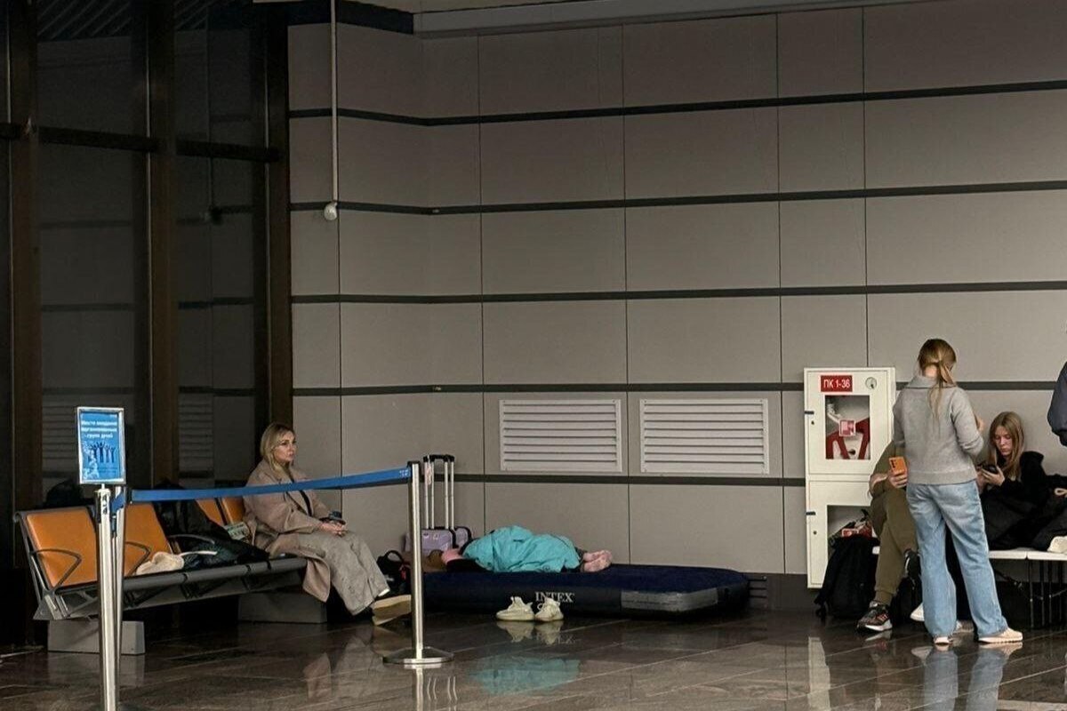 Letališča v štirih ruskih mestih ponovno odprta, omejitve v Sočiju in Ufi