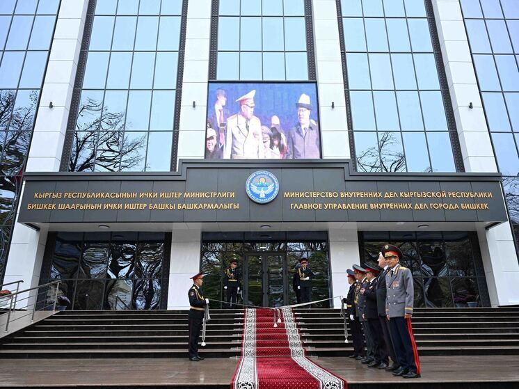 Президент Кыргызстана ознакомился с обновленным зданием ГУВД Бишкека