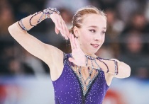 На втором этапе Гран-при России в Красноярске Алиса Двоеглазова лидирует после короткой программы (72,70), опередив Елизавету Куликову (67,85) и Анну Ляшенко (67,63). Для Двоеглазовой и Ляшенко это дебют во взрослых соревнованиях. Произвольная программа пройдёт 3 ноября.