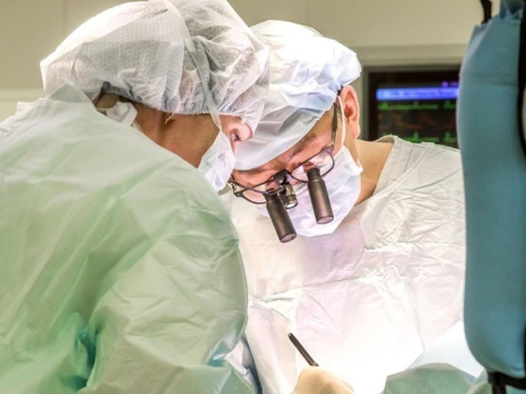 Калининградские хирурги сделали сложную операцию на работающем сердце