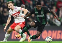 «Краснодар» победил «Спартак» со счётом 2:1 в 14-м туре РПЛ. Голы забили Черников и Кордоба, у гостей отличился Гарсия. Кордоба и Аугусто получили по две жёлтые карточки и были удалены. «Краснодар» вышел на первое место с 32 очками, «Спартак» — шестой (22 очка).