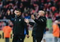 Проиграв «Краснодару» в 14-м туре РПЛ, московский «Спартак» остался на шестом месте в турнирной таблице чемпионата, отставая от «Локомотива» на пять очков. После матча главный тренер красно-белых Деян Станкович подвергся жесткой критике российских спортивных журналистов.