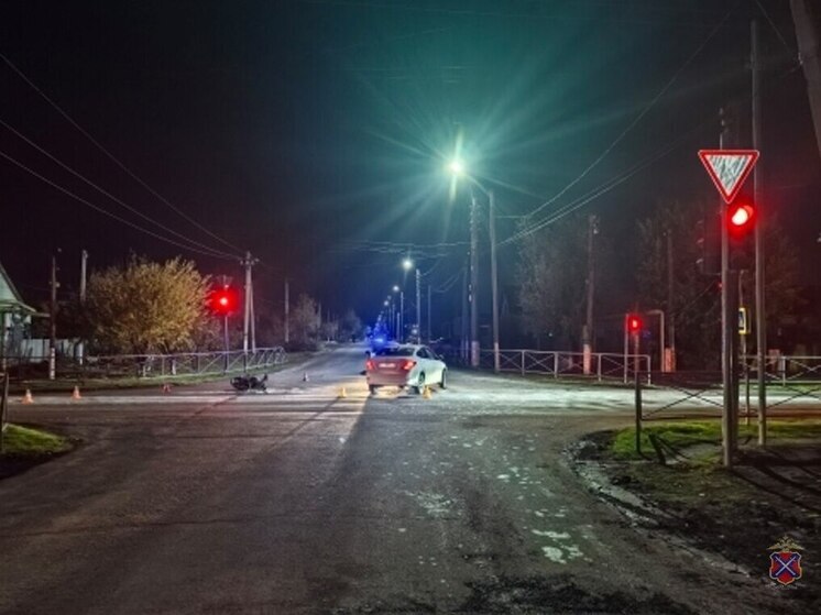 Мотоциклист без прав столкнулся с иномаркой в Волгоградской области