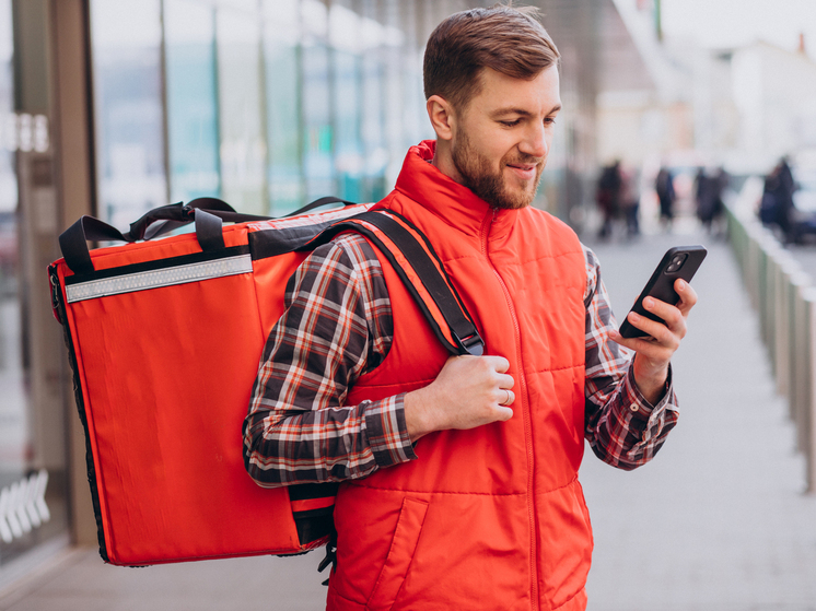 Выше средней по региону: названы зарплаты курьеров в Нижнем