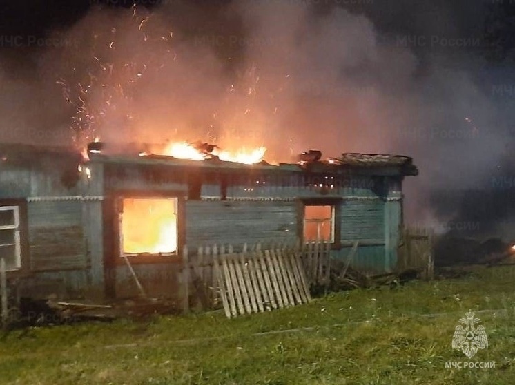 В Козельском районе дотла сгорела заброшка