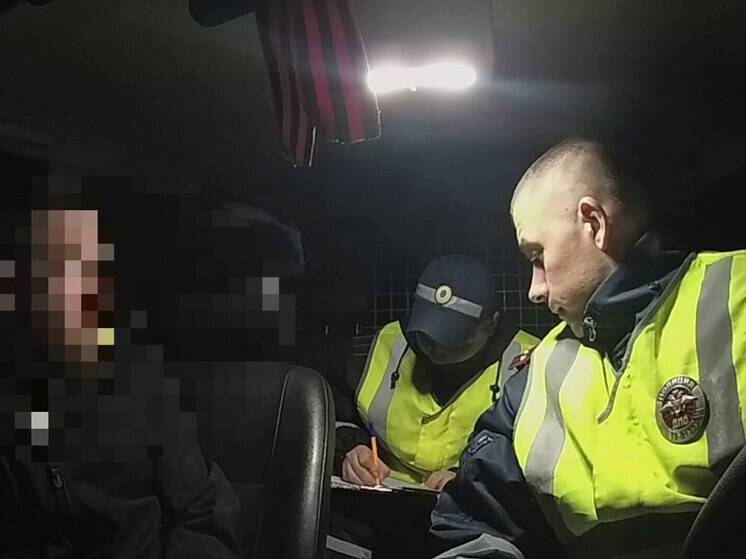 Житель Хакасии хотел сохранить права, прикинувшись спящим на заднем сиденье авто