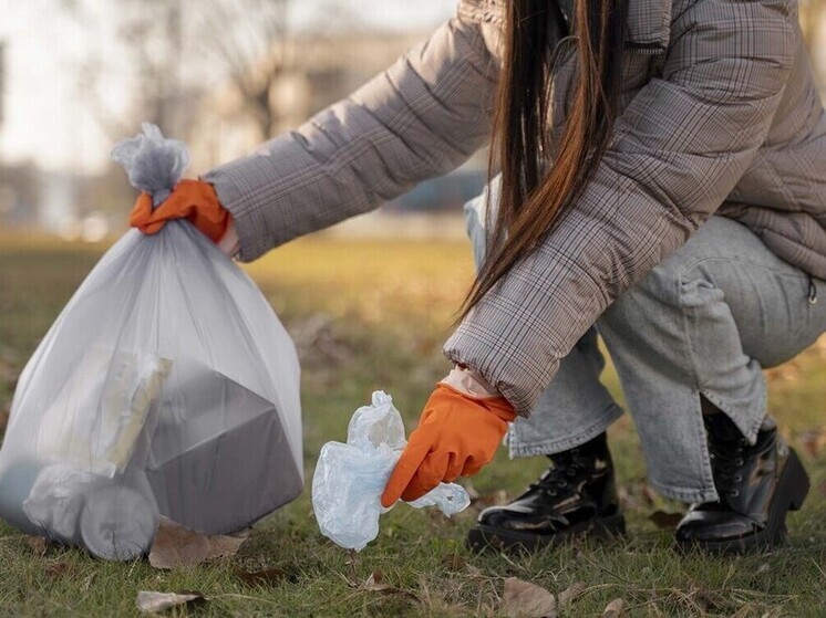 Молодежь Мелитополя объединилась для экологического субботника в парке Горького