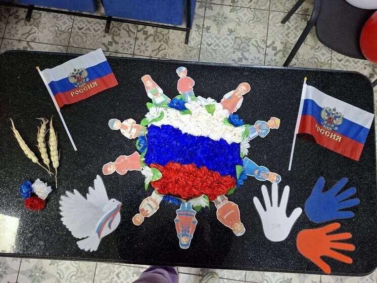 В Приазовском округе провели мастер-класс для детей ко Дню народного единства