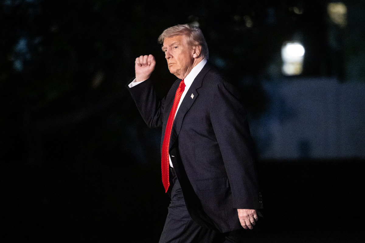 «Купить Путина и русских»: Трамп выдал, как он собирается «закончить войну». Подоляка: «Клоун и коммерс»