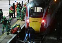 Британия потрясена массовым нападением с поножовщиной в поезде в субботу вечером, которое было совершено на пассажиров, проезжавших через Центральную Англию по пути в Лондон