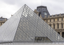 Опозорившиеся из-за дерзкого ограбления Лувра власти Франции пытаются отыграться на участниках налета