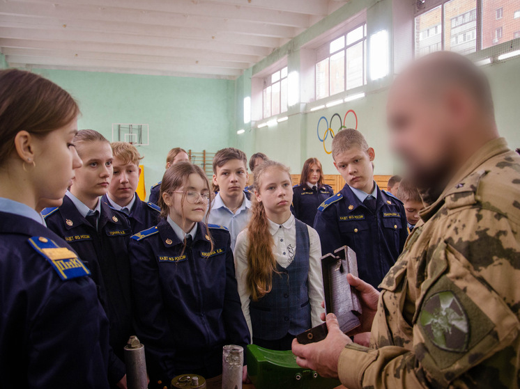 Пензенские росгвардейцы провели «Урок мужества» для школьников в преддверии праздника
