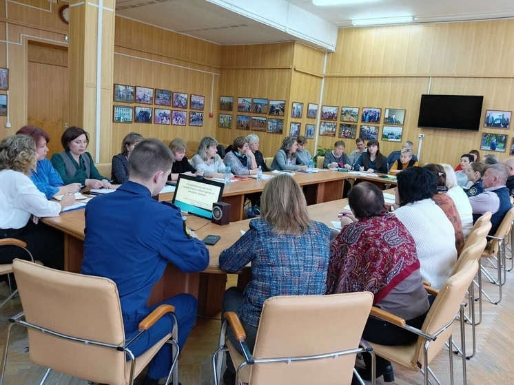 В Новодугинском районе обсудили вопросы защиты детей от травм и гибели