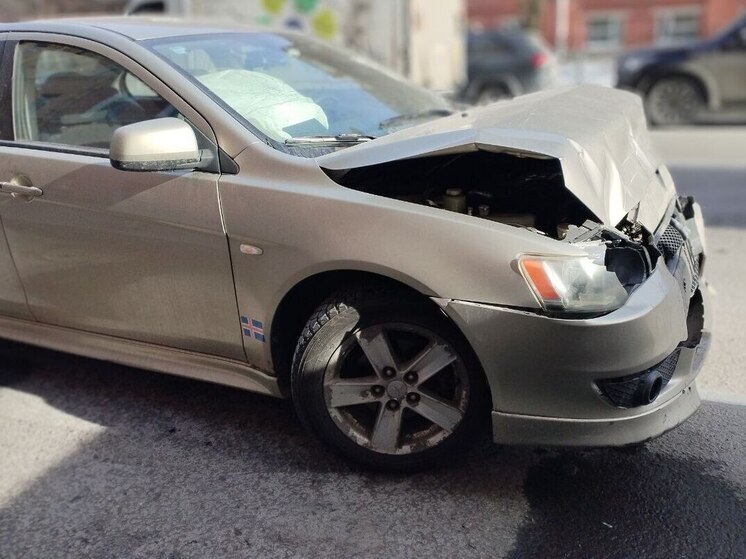 Лобовое столкновение иномарок произошло на Южном обходе Калининграда