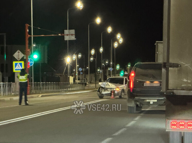 ДТП на Соборной в Кемерове остановило движение возле остановки пер. Щегловский