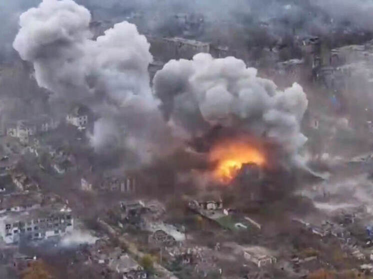 Точный удар ФАБ-500 нанесли по местам сосредоточения ВСУ в ДНР