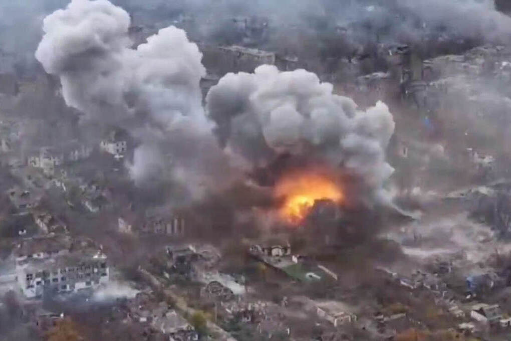 Точный удар ФАБ-500 нанесли по местам сосредоточения ВСУ в ДНР