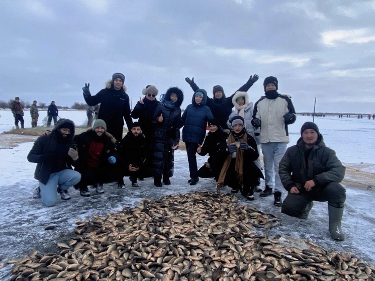 Иностранные студенты СВФУ впервые приняли участие в якутской традиционной подледной рыбалке - мунха