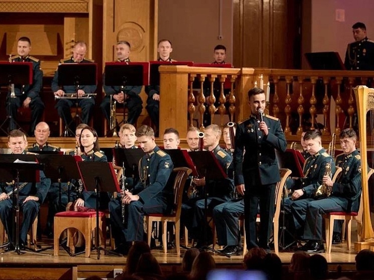 В преддверии Дня народного единства в Архангельске прошёл концерт оркестра штаба Ленинградского военного округа