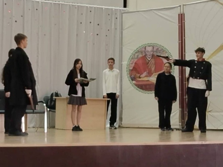 Школа Калмыкии представила пьесу на фестивале «Нарна тёлян»