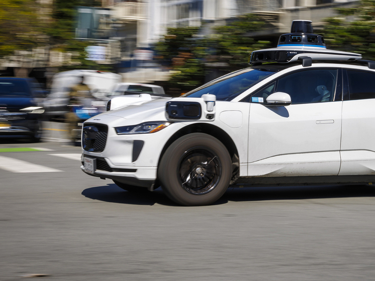 В октябре свыше 700 вип-персон по всему миру призвали запретить разработку сверхразумного ИИ