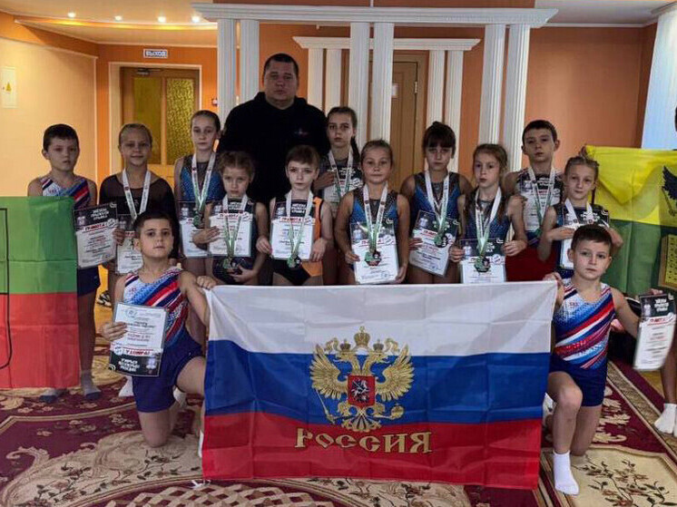 Юные запорожские гимнасты завоевали 12 наград на турнире в Симферополе