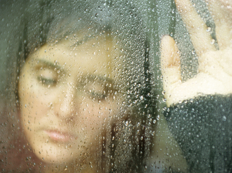 "Я не псих, но я учусь": эксперты объяснили, почему молодежь тяготеет к тому, чтобы лечить депрессию в стационаре