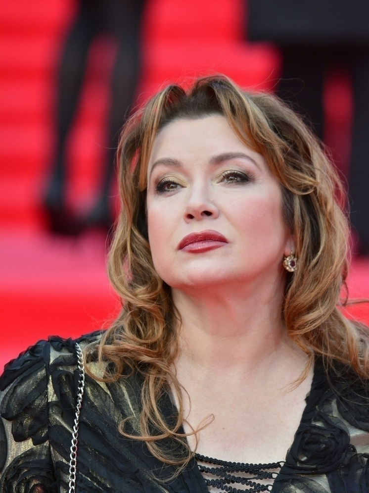 Известная российская актриса решила отсудить у косметолога 50 млн руб за неудачную операцию