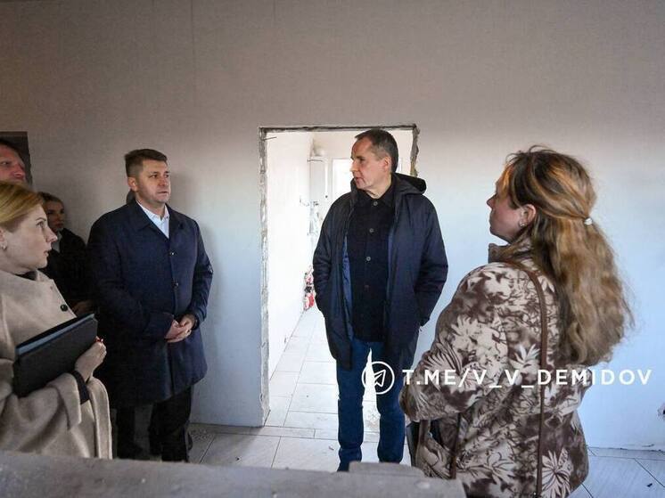 Гладков и Демидов оценили ход строительства домов для многодетных семей