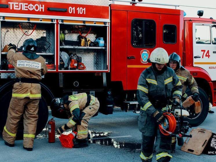 В Сургуте пожарные спасли семь человек при пожаре в девятиэтажке
