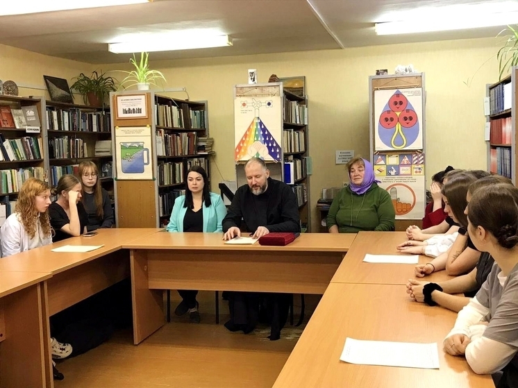 Студентам-медикам Мурманска рассказали о роли единства в истории России