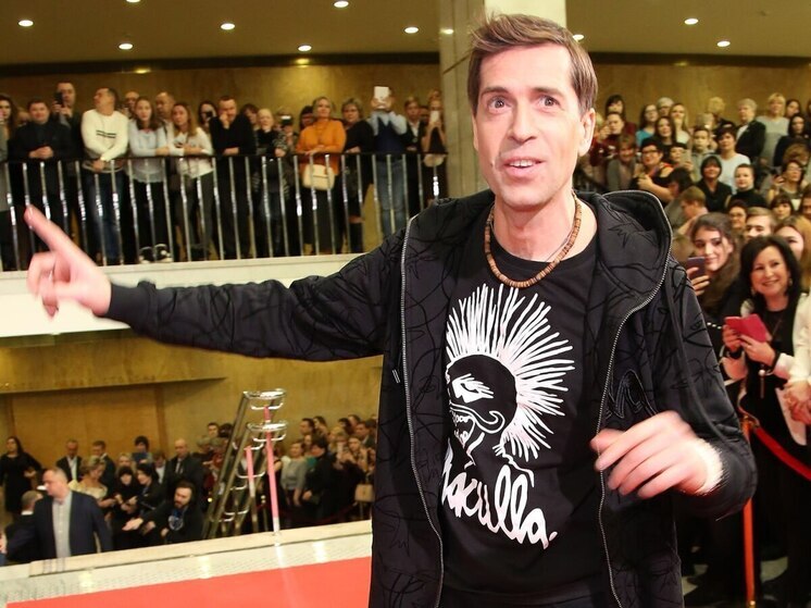 Иноагент Покровский собирает деньги для ВСУ, выступая в американских барах