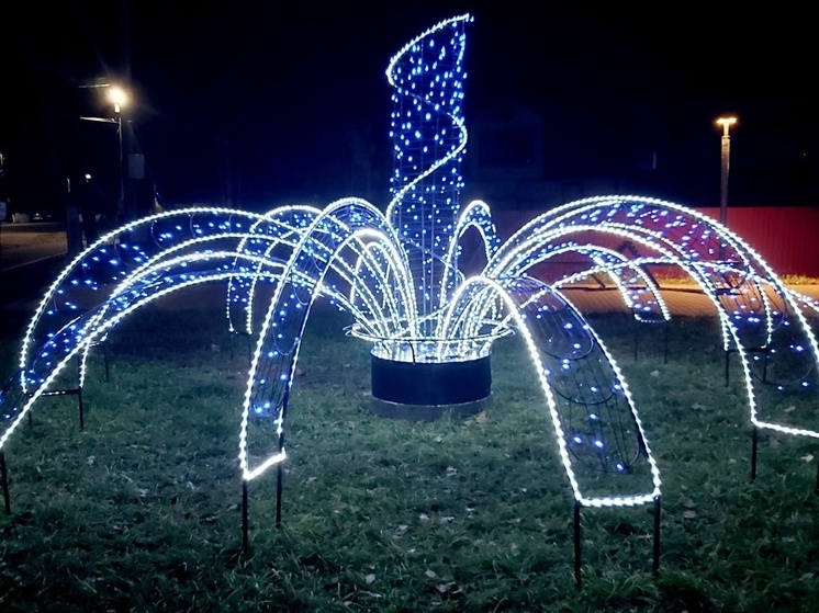 На Пушкинской улице в Любытино засветился огнями новый арт-объект