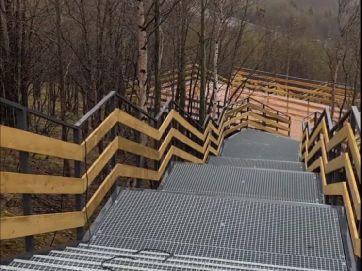 В Кировске установили новую 240-метровую лестницу