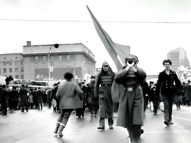 В Новосибирске опубликовали архивные кадры массовых празднований в СССР
